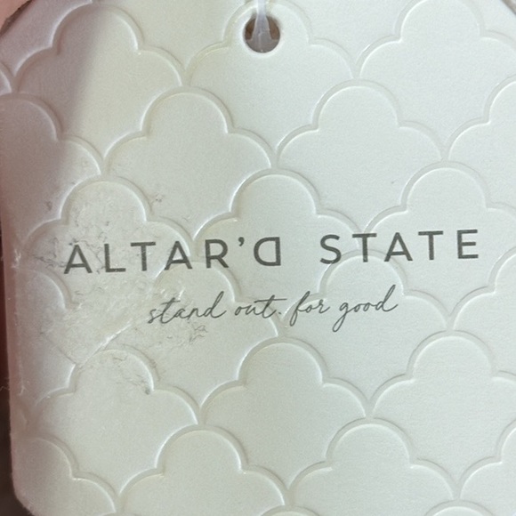 Altar’s State Sweater - Picture 4 of 5